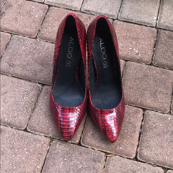 Aldo size 7 red and black snakeskin 5 in heel - Picture 4 of 4